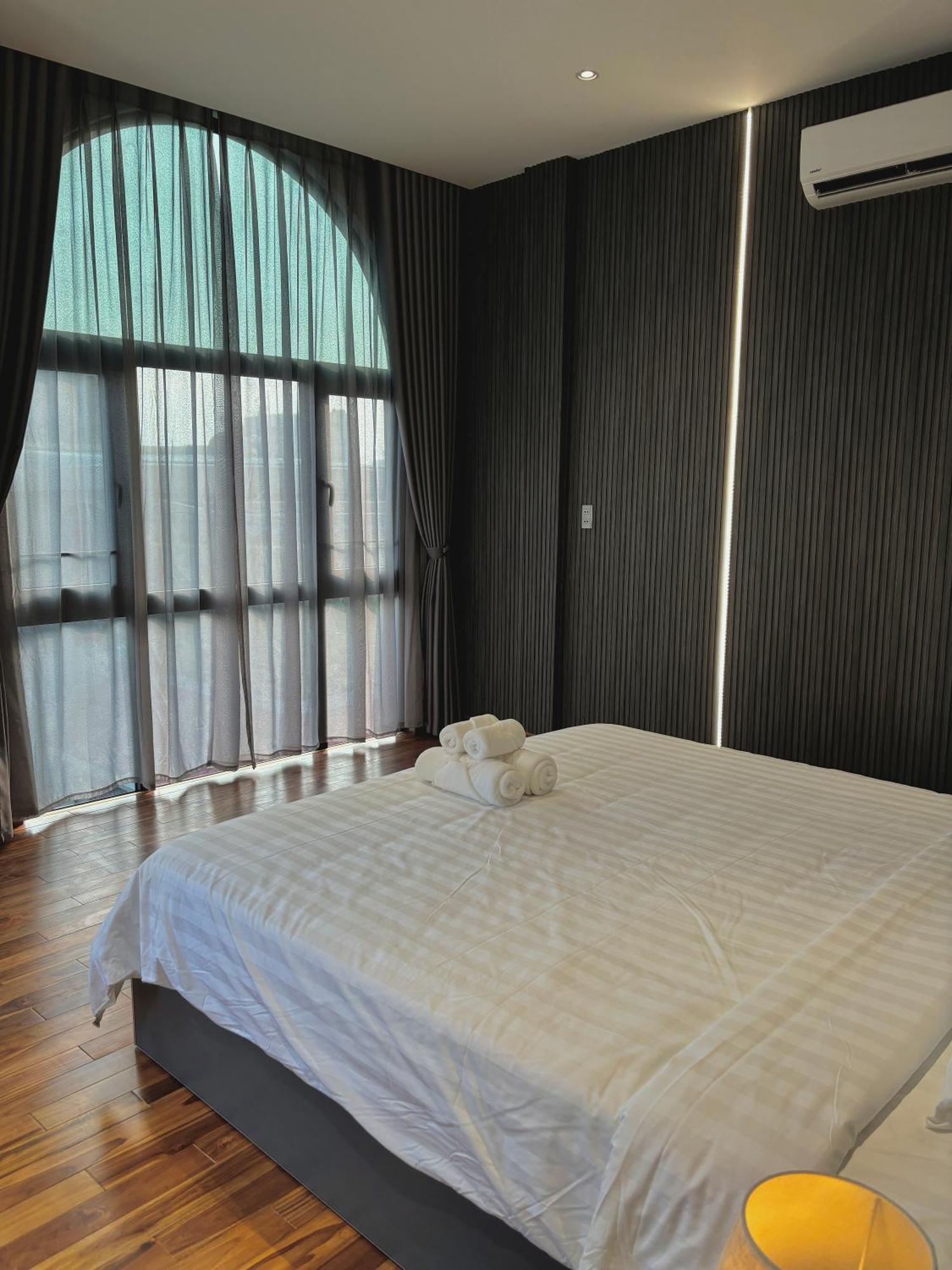 Ceva & Hotel